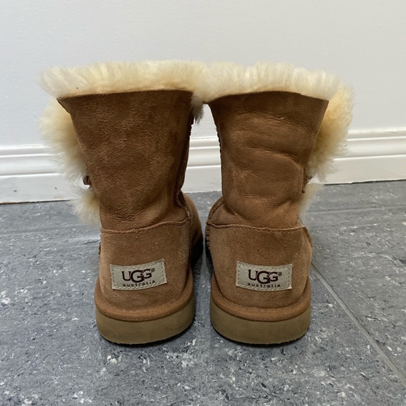 UGG TAN BAILEY BUTTONS - Picture 4 of 4